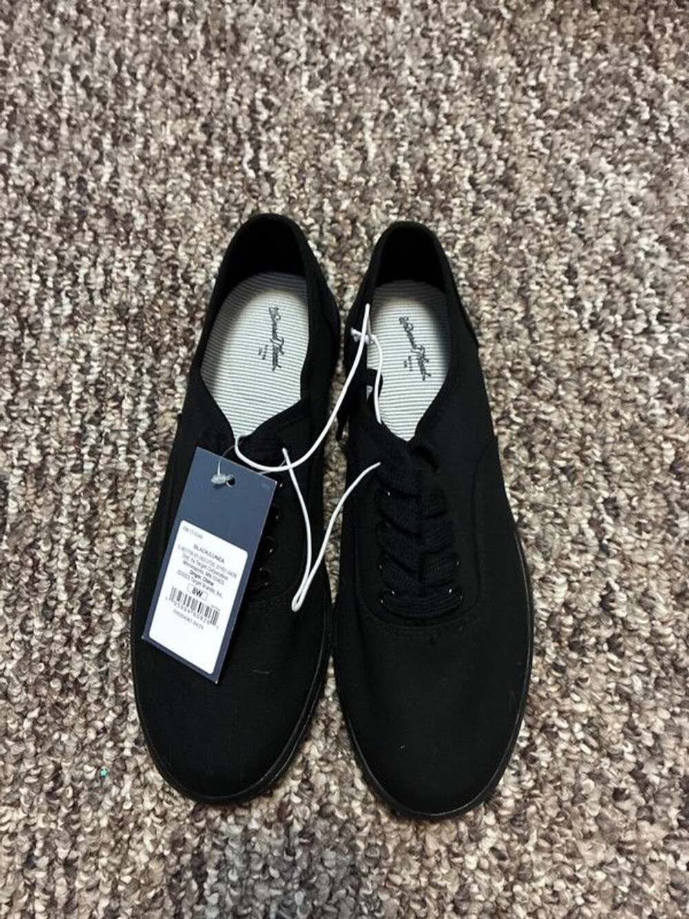 Women’s sz 8 black tennis shoes sneakers nwt universal thread